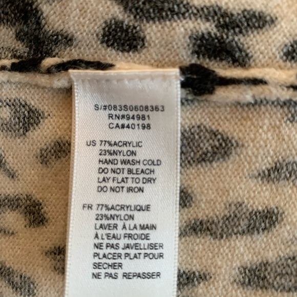 Forever21 Animal Print Cardigan Small with Pockets & Buttons. Good Condition. - Picture 10 of 10